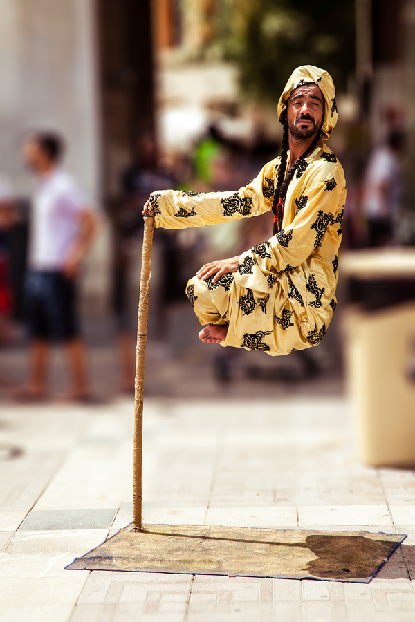 عکس/ آموزش تصویری معلق ماندن در هوا