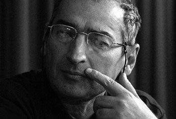 زیباکلام: به خاطرنامه به شریعتمداری احضار شدم/ با قرار وثیقه آزادم