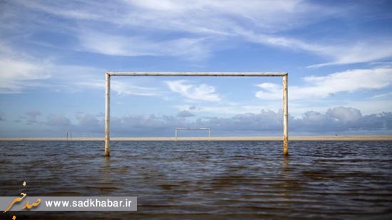 عکس/ زمين فوتبال غرق در آب 