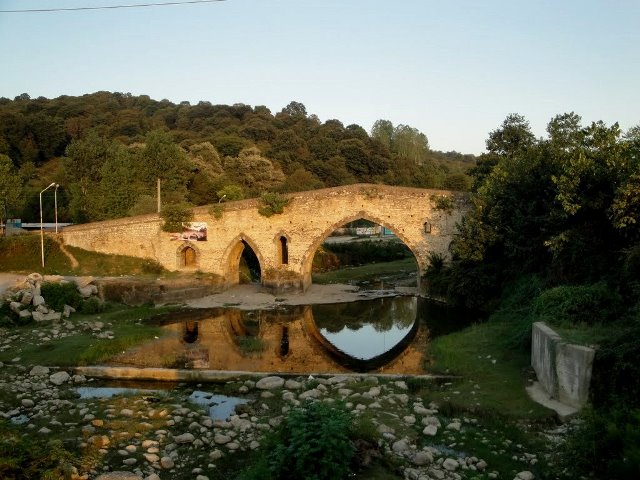 ابنیه/ پل شاهپور و منظره دیدنی اش در قائم شهر