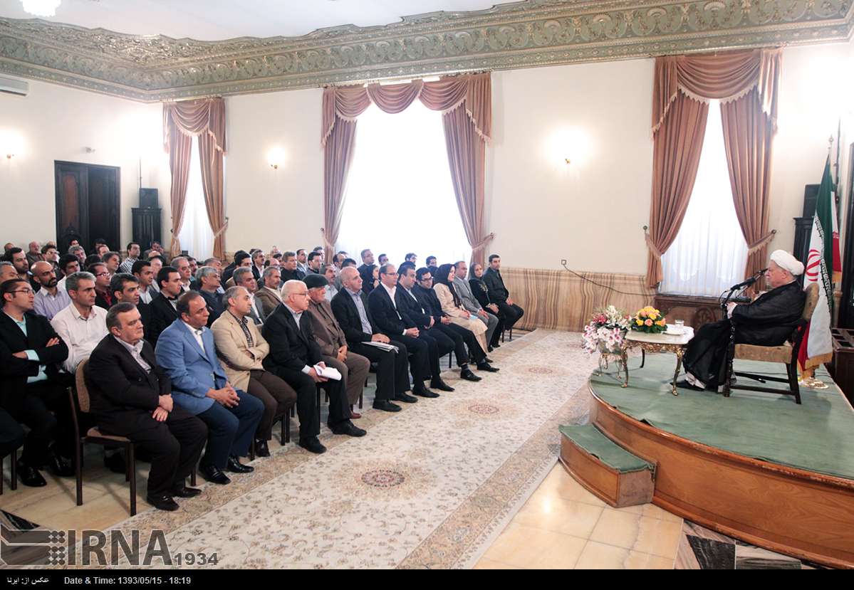 عکس/ دیدار جمعی از تولیدکنندگان و صادرکنندگان سنگ آهن با آیت الله هاشمی رفسنجانی