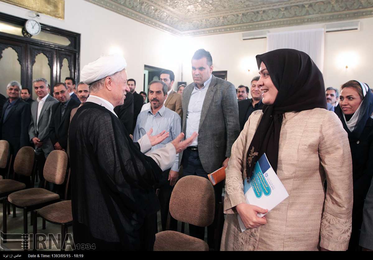 عکس/ دیدار جمعی از تولیدکنندگان و صادرکنندگان سنگ آهن با آیت الله هاشمی رفسنجانی
