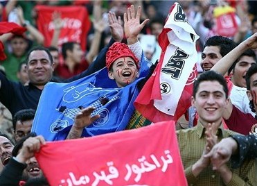هواداران تراکتور به داد گسترش نرسیدند/ کمتر از ۵۰۰ هودار در ورزشگاه