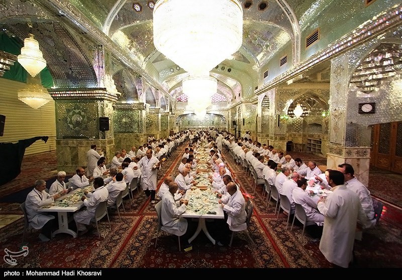 عکس/ غبار روبی آستان مقدس شاهچراغ