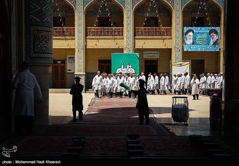 عکس/ غبار روبی آستان مقدس شاهچراغ