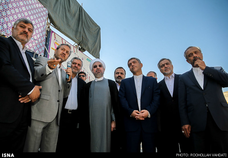 عکس/ بازدید رییس جمهور از مترو مشهد