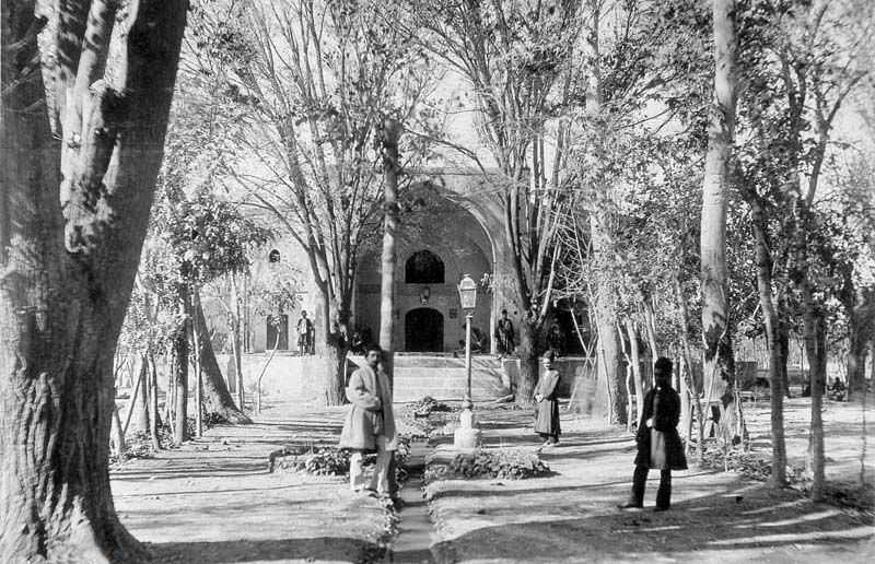 ابنیه/ روزگار تلخ قبرستان تاریخی «ابن بابویه» برای ساکنان شهیرش