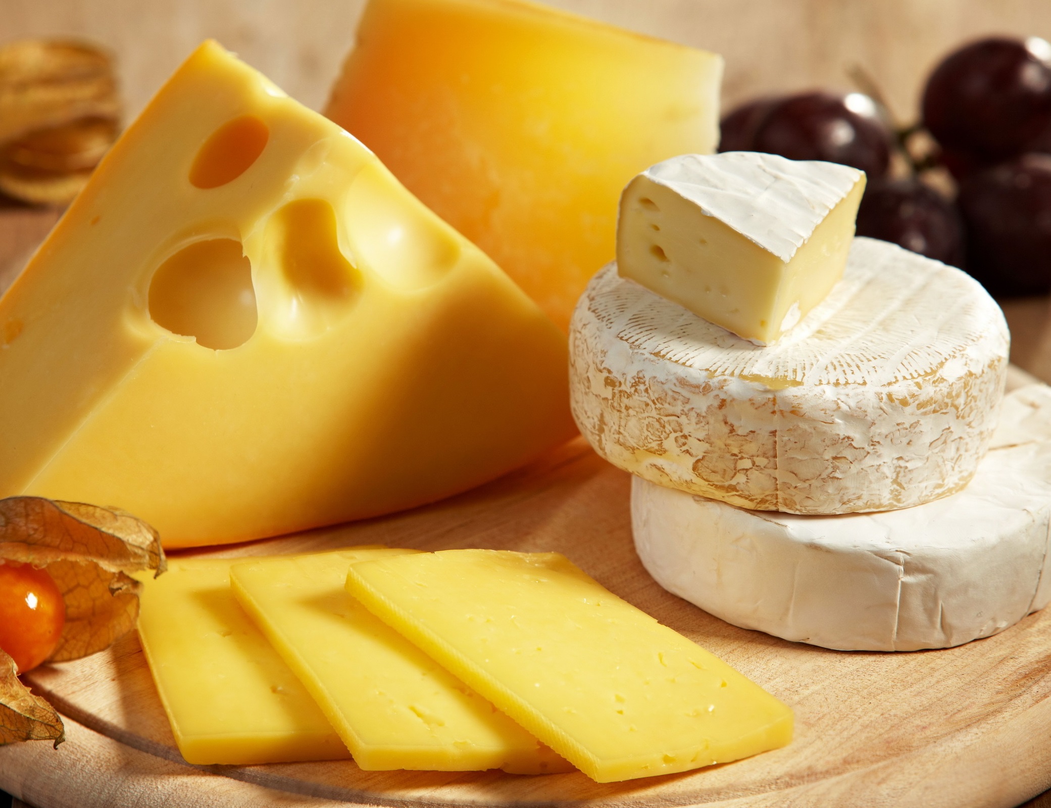 ميز اردور/ معرفي انواع پنيرهاي محلي ايران