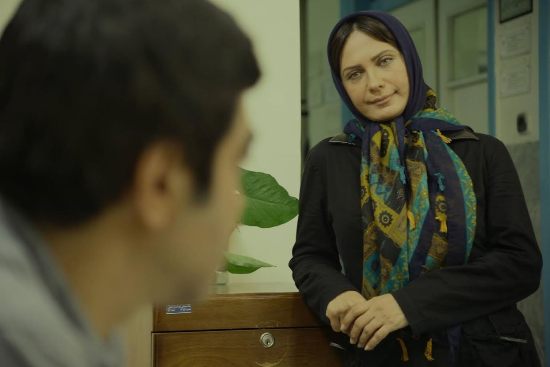  پروانه نمایش فیلم «عاشق‌ها ایستاده می‌میرند» صادر شد