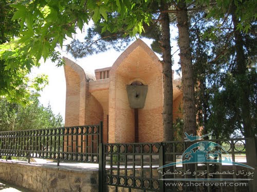 ابنیه/ آشنایی با آرامگاه ابن یمین فرومدی