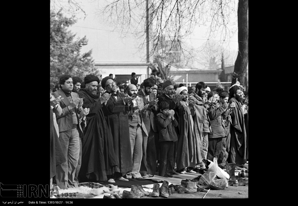 عکس/ 28دی 1358؛ نخستین نماز جمعه تهران به امامت حضرت آیت الله خامنه ای