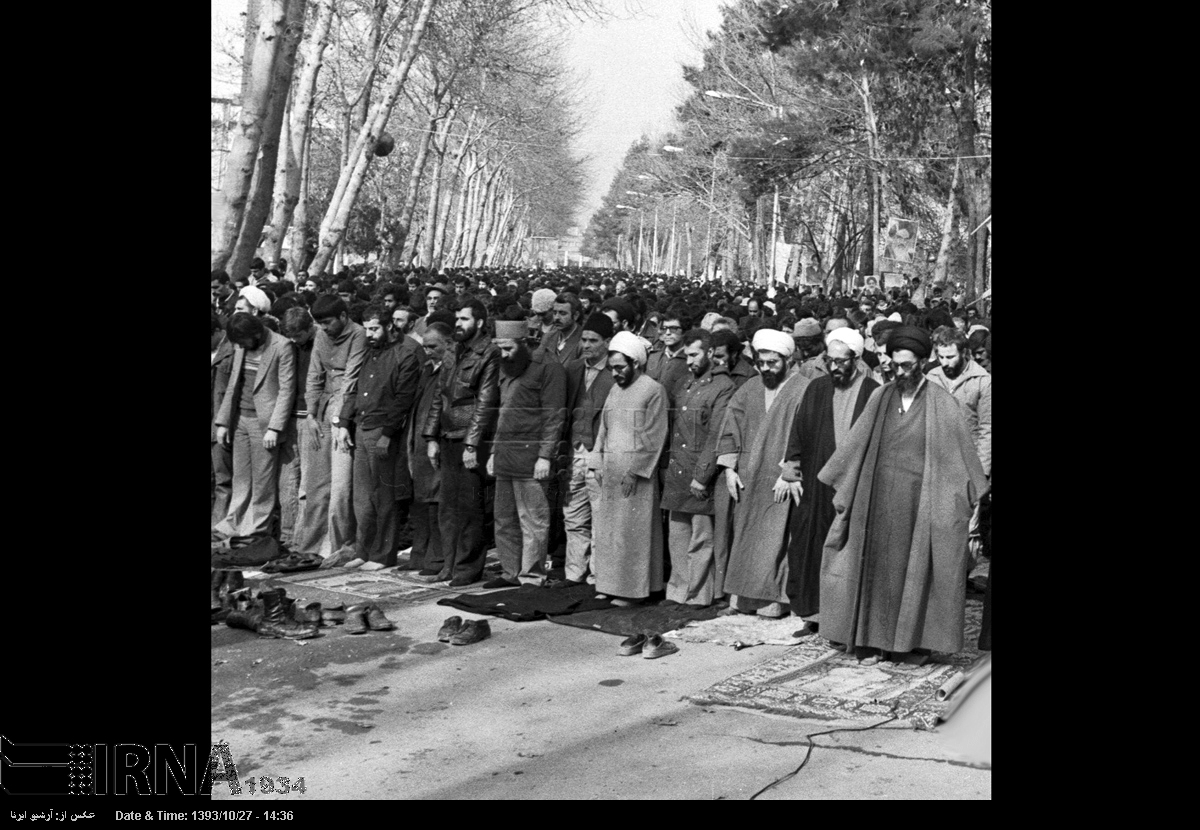 عکس/ 28دی 1358؛ نخستین نماز جمعه تهران به امامت حضرت آیت الله خامنه ای