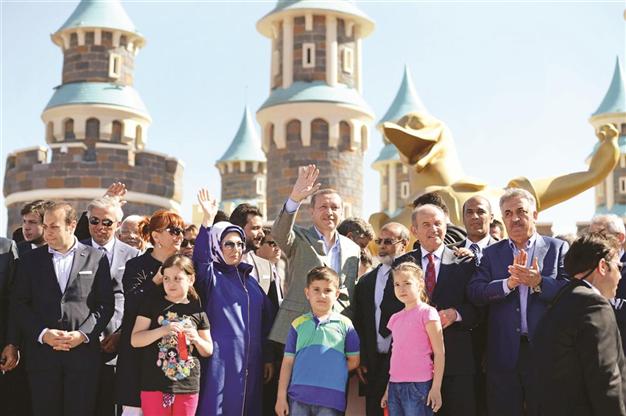 جهان نما/  شهربازی و پارک تفریحی ویالند (Vialand) استانبول 