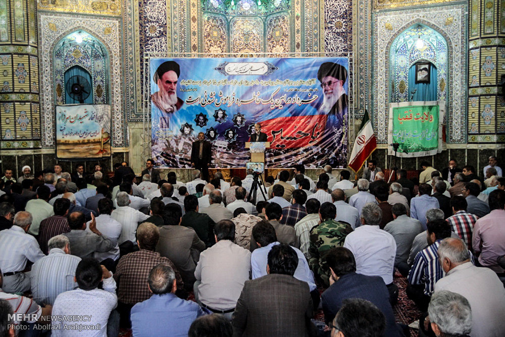 عکس/ راهپیمایی کفن‌پوشان ورامینی به مناسبت قیام 15 خرداد سال 1342