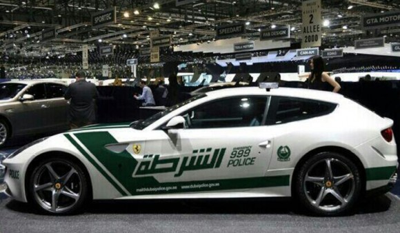 پورشه 918 اسپایدر زیرپای پلیس دبی