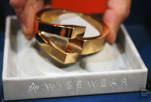 کمپانی Wisewear دستبندی ارائه داده که درون آن یک زنگ خطر تعبیه شده است
