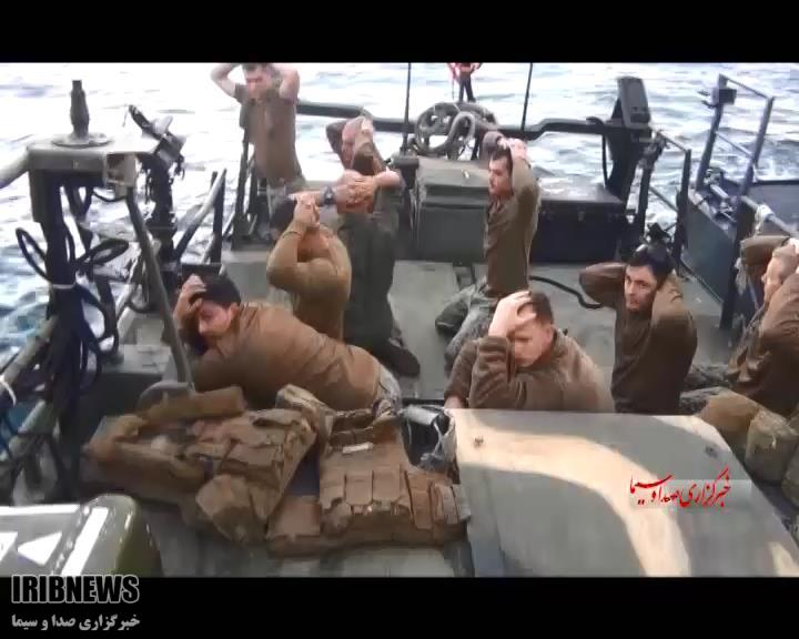 فیلم/ لحظه بازداشت ملوانان آمریکایی توسط سپاه؛ وقتی تفنگداران آمریکایی زانو می زنند