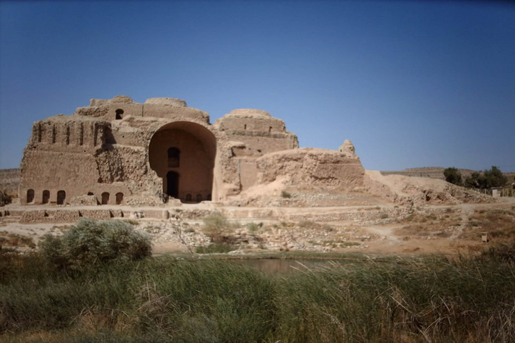 ایران سرا/  کاخ اردشیر بابکان یا آتشکده‌ی فیروزآباد