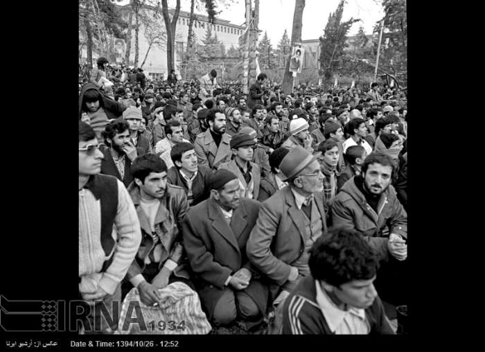 عکس/ نخستین نماز جمعه به امامت آیت الله خامنه ای سال 1358