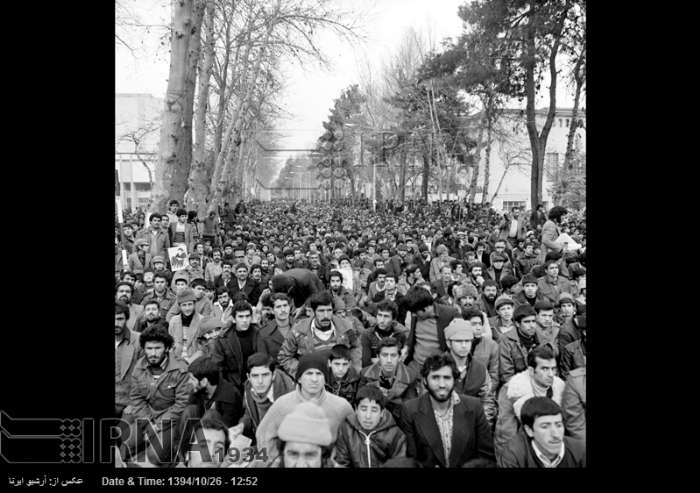عکس/ نخستین نماز جمعه به امامت آیت الله خامنه ای سال 1358