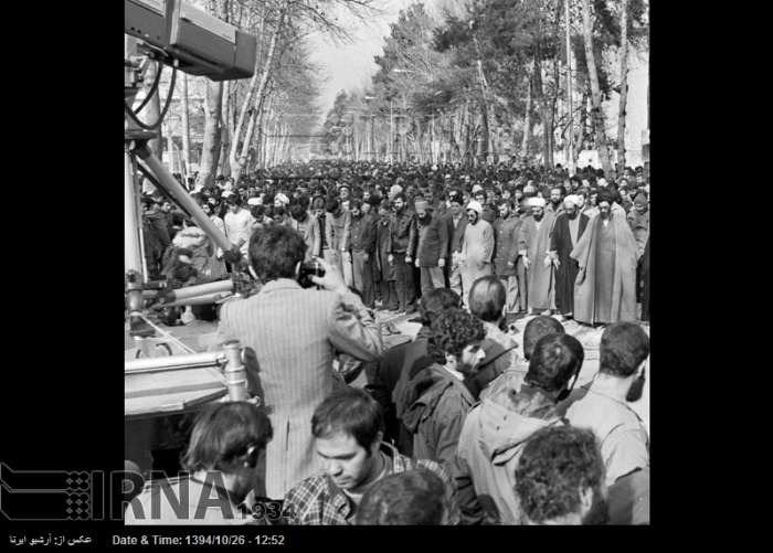 عکس/ نخستین نماز جمعه به امامت آیت الله خامنه ای سال 1358