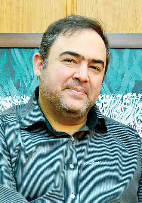 حسین دهباشی در گفت‌وگو با "مثلث": فرح پهلوی، همانند ماری آنتوانت بود
