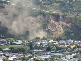 ریزش صخره در پی زلزله 5.7 ریشتری در نیوزیلند