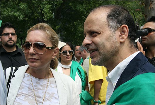 مشرق نوشت: اکبر گنجی چگونه تبدیل به نفوذی اصلاح‌طلبان در میان ضد انقلاب شده است؟