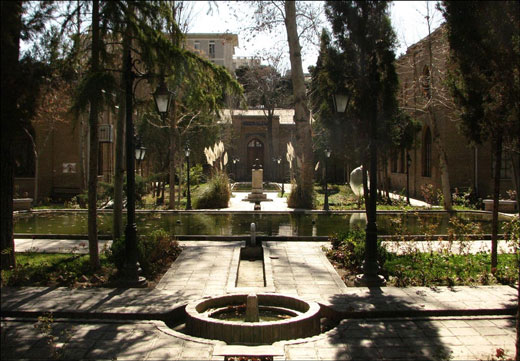 برای فرار از دود و دَم تهران، به این باغ‌ها بروید