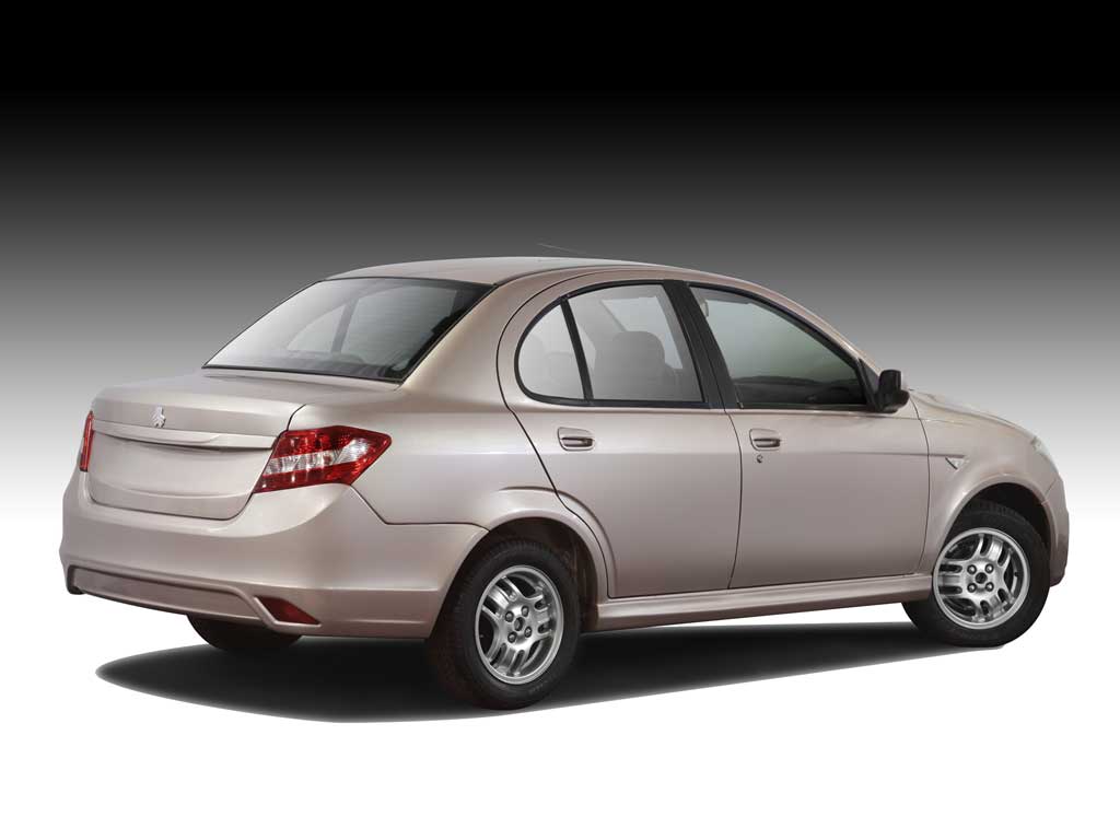 مقایسهٔ «سایپا ساینا» با «پژو 405 SLX»