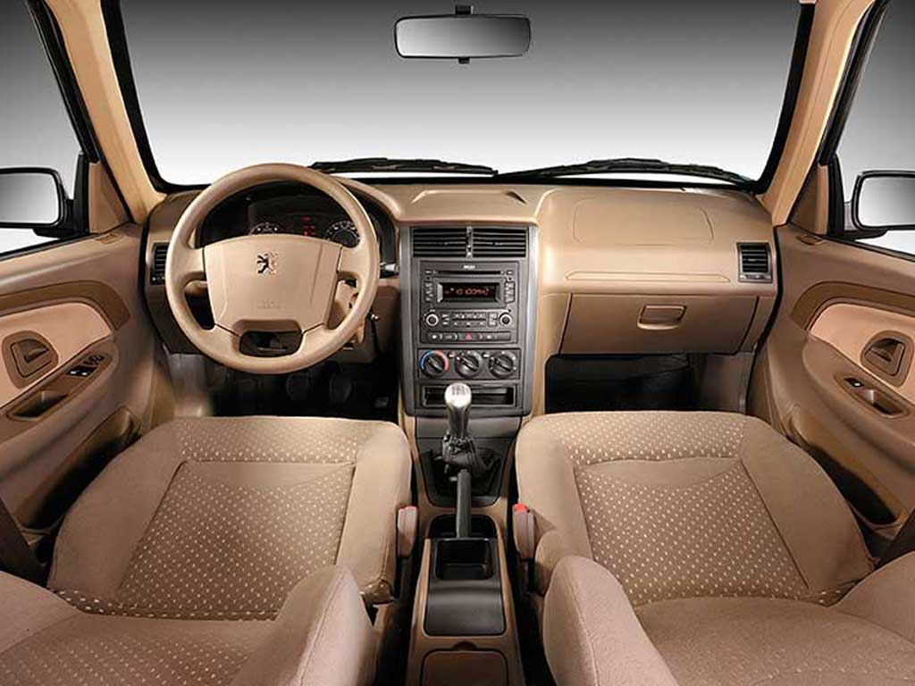 مقایسهٔ «سایپا ساینا» با «پژو 405 SLX»