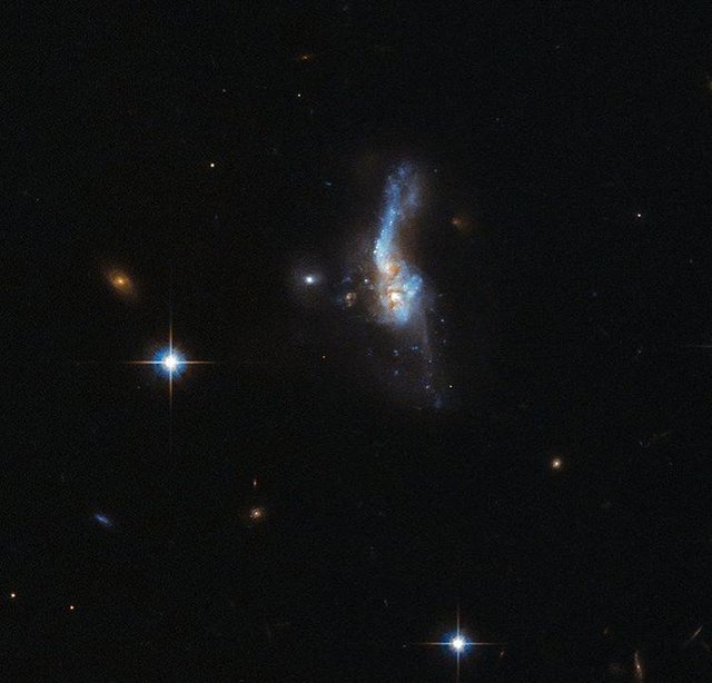 ادغام دو جسم کیهانی از دید تلسکوپ فضایی هابل