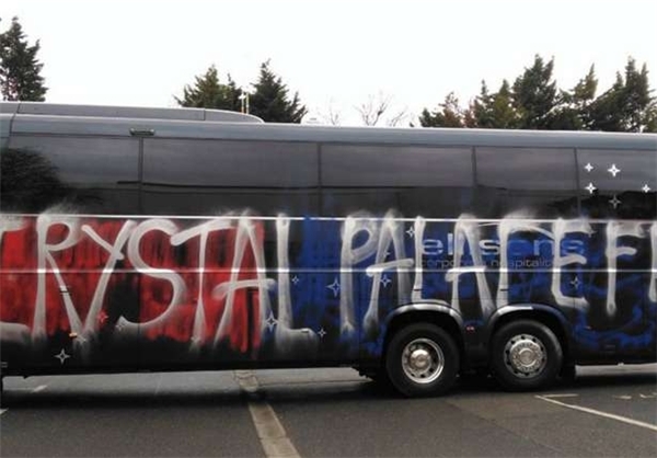 ضرر 40 هزار پوندی هواداران پالاس به اتوبوس باشگاه‌