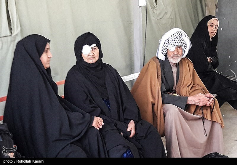 ۱۵ عمل جراحی چشم توسط وزیر بهداشت در دهلران