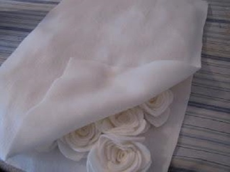 آموزش دوخت کوسن نمدی با گل های برجسته