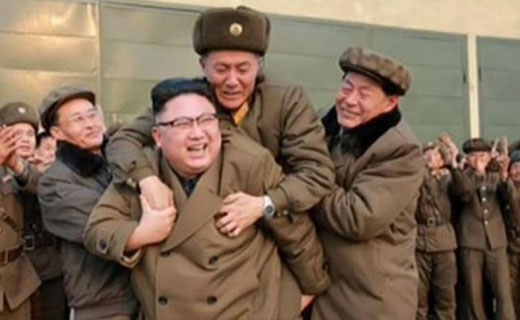 انتشار تصویر عجیب شادی رهبر کره شمالی حین آزمایش موشکی اخیر