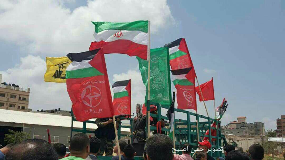 پرچم ایران در دستان هواداران حماس در غزه