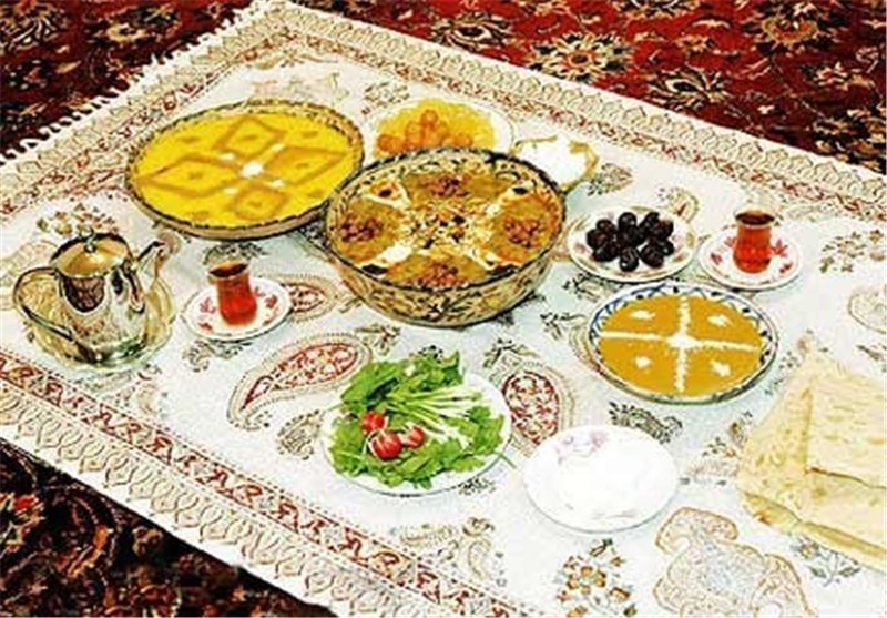 فوايد غذا خوردن در حالت نشسته روي زمين