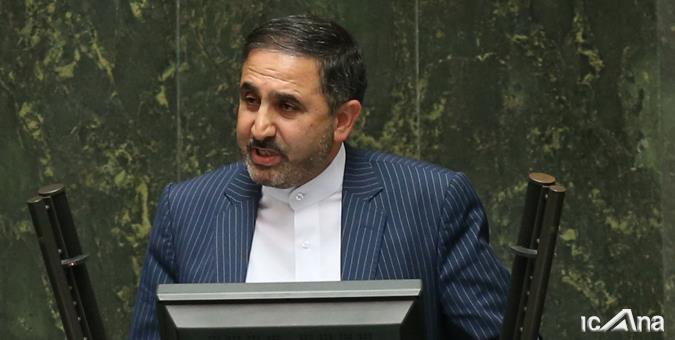 احمدی لاشکی در موافقت: برنامه های دولت مغایرتی با قوانین بالادستی ندارد