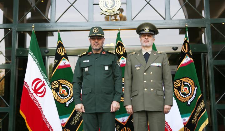 استقبال سردار دهقان از امیر حاتمی در وزارت دفاع