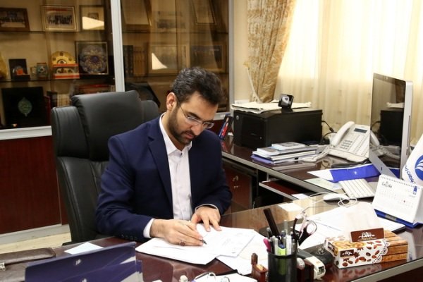 «آذری جهرمی» وزارت ارتباطات را تحویل گرفت