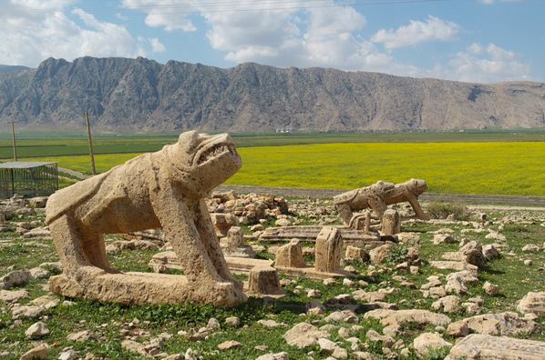 ایران گردی/ قبرستان شهسوار، سرزمین شیرهای سنگی 