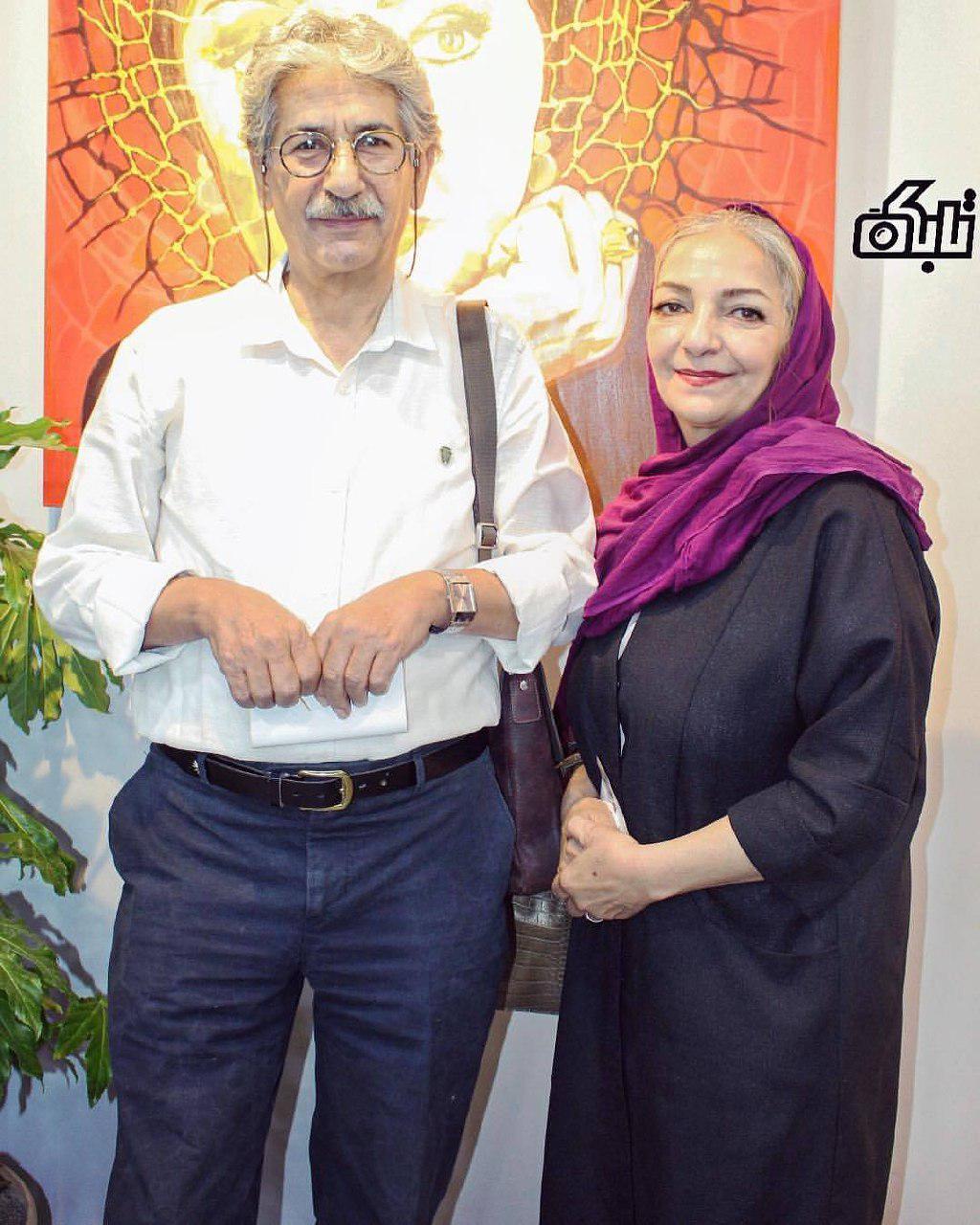 آقای حکایتی در کنار همسرش راضیه برومند