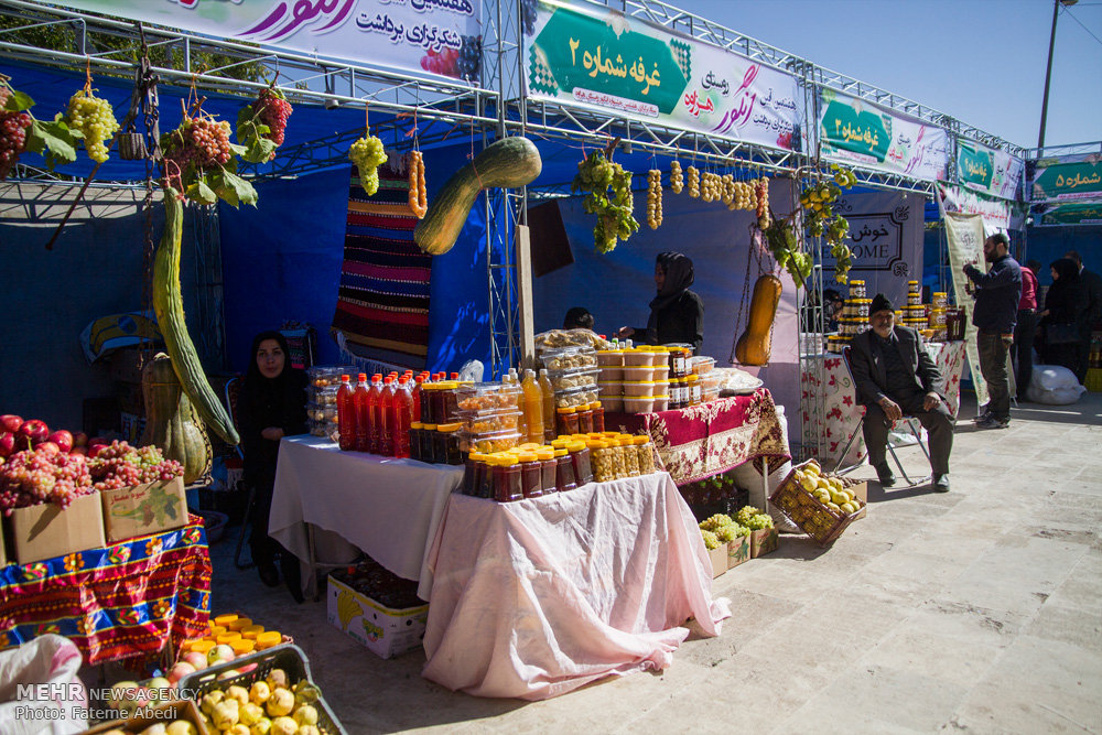 جشنواره انگور در روستای هزاوه