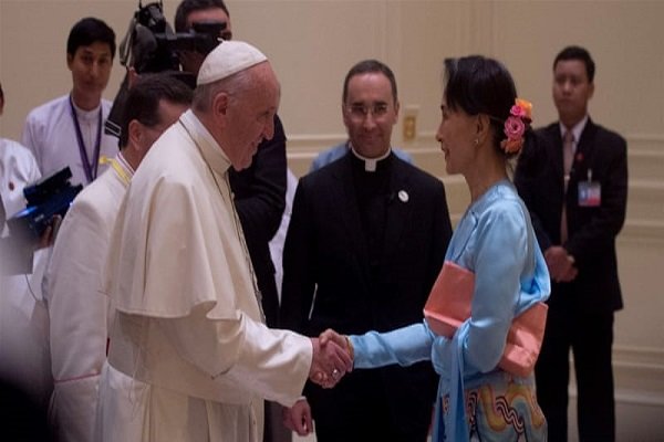 قول مساعد سوچی به پاپ فرانسیس برای اجرای عدالت همگانی در میانمار