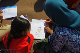 داوطلبانی که برای سرگرم کردن کودکان زلزله‌زده آمده‌اند: نگران بچه‌هاییم