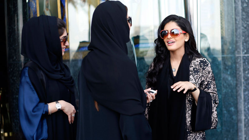 سفر زنان خارجی بالای 25 سال «بدون همراهی محرم» به عربستان مجاز شد 