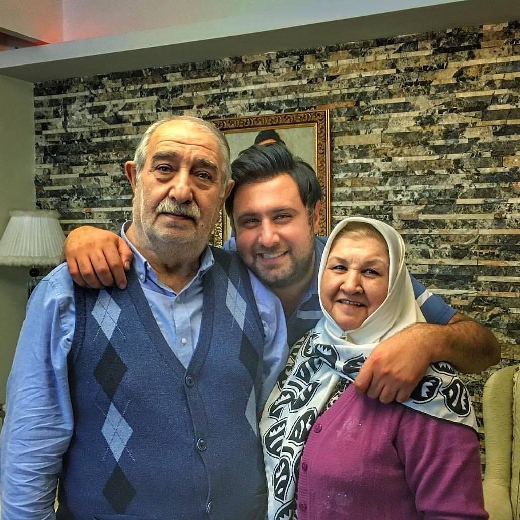 «محمد علیزاده» در کنار پدر و مادرش