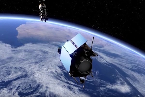 ماهواره انگلیسی ویدئوی رنگی از زمین می گیرد