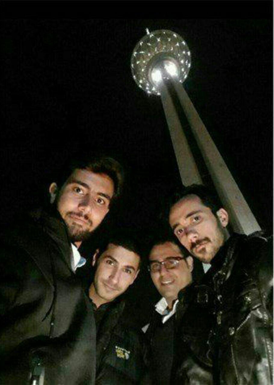 عکس سلفی سه دانشجوی اهل استان فارس حاضر در کشتی سانچی